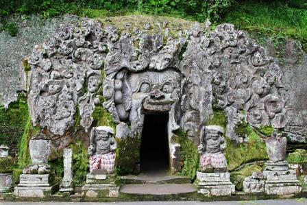 Goa Gajah (Elephant Cave), 1. Monkey Forest, 2. Istana Ubud, 3. Desa Visesa Ubud, 4. Pasar Seni Ubud, 5. Puri Saren Agung Ubud, 6. Goa Gajah (Elephant Cave), 7. Agung Rai Museum of Art (ARMA) Ubud, 8. Pura Taman Kemuda Saraswati, 9. Ayung Rafting, 10. Alas Harum Bali, 11. Tari Legong Mahabharata Di Puri Ubud, 12. Air Terjun Tegenungan, 13. Campuhan Ridge Walk, 14. Gunung Kawi Ubud, 15. Pura Kehen Ubud, 16. Tirta Empul Ubud, 17. Ubud me Sari Luwak Coffee, 18. Resto Bebek Bengil Ubud, 19. Bali Bird &amp; Reptile Park, 20. Museum Antonio Blanco Ubud, 21. Museum Rudana Ubud, 22. Nyuh Kuning Village, 23. Mason Elephant Park &amp; Lodge, 24. Museum Puri Lukisan Ubud, Museum Tertua di Bali, 25. Bali ATV Ride, 26. Desa Celuk, 27. The Yoga Barn, 28. Trekking Authentik Bali, 29. Swept Away at The Samaya Ubud, 30. La View Restaurant, 31. Seniman Coffee Studio, 32. Ketuts Bali Cooking Class, 33. Four Seasons Resort Bali At Sayan, 34. Hanging Gardens Of Bali, 35. Zen Hideaway, 36. Bali Pulina, 38. Museum Seni Neka Ubud, 39. Folk Pool &amp; Gardens