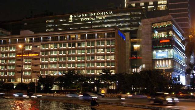 Grand Indonesia Mall, 1. Monumen Nasional (Tugu Monas), 2. Taman Mini Indonesia Indah (TMII), 3. Tebet Eco Park, 4. Taman Impian Jaya Ancol, 5. Dufan (Dunia Fantasi), 6. Taman Margasatwa Ragunan, 7. Pulau Tidung, 8. Ocean Ecopark, 9. Atlantis Water Adventure, 10. Pulau Bidadari, 11. Tribeca Park, 12. Pasar Seni, 13. Jembatan Kota Intan, 14. Museum Sejarah Jakarta, 15. Museum Bank Indonesia, 16. Ice Skating di Sky Rink, 17. KidZania Jakarta, 18. Kota Tua Jakarta, 19. Grand Indonesia Mall, 20. Masjid Istiqlal, 21. Gereja Katedral Jakarta, 22. Pasar Taman Puring, 23. Taman Suropati Jakarta, 24. Museum Nasional, 25. Pasar Tanah Abang, 26. Pecinan Glodok Jakarta, 27. Sea World Indonesia, 28. Setu Babakan Jakarta, 29. Wisata Mangrove Jakarta, 30. Taman Ayodia, 31. Taman Hutan Kota Penjaringan, 32. Cibugary Farm – Wisata Edukasi Cibugary, 33. Hauwke’s Auto Gallery Kayak Museum Angkut di Malang, 34. Pondok Indah Water Park, 35. The Escape Hunt (Tutup Permanen), 36. Kemang Food Festival (Tutup), 37. Taman Kepulauan Seribu, 38. Wisata Pendidikan Pinisi, 39. Flight Experience Gandaria (Tutup Permanen), 40. Tamasya di Taman Tabebuya, 41. Museum Satria Mandala, 42. Liburan ke Museum di Tengah Kebun, 43. Kampung Main Cipulir, 44. Taman Situ Lembang, 45. Taman Ismail Marzuki, 46. Museum Joang ‘45, 47. Freedom Library (Tutup Permanen), 48. Galeri Indonesia Kaya, 49. Taman Menteng, 50. Museum Macan, 51. Museum Wayang, 52. Klenteng Jin De Yuan, 53. Museum Tekstil, 54. Rumah Si Pitung, 55. Pantai Marunda, 56. Waterbom PIK (Tutup Permanen), 57. Alive Museum Jakarta, 58. Museum Bahari, 59. Pulau Semak Daun, 60. Pulau Pramuka, 61. Pulau Kelapa, 62. Bricks 4 Kidz, 63. Museum Perangko Indonesia, 64. Taman Agrowisata Cilangkap