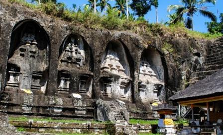 Gunung Kawi Ubud, 1. Monkey Forest, 2. Istana Ubud, 3. Desa Visesa Ubud, 4. Pasar Seni Ubud, 5. Puri Saren Agung Ubud, 6. Goa Gajah (Elephant Cave), 7. Agung Rai Museum of Art (ARMA) Ubud, 8. Pura Taman Kemuda Saraswati, 9. Ayung Rafting, 10. Alas Harum Bali, 11. Tari Legong Mahabharata Di Puri Ubud, 12. Air Terjun Tegenungan, 13. Campuhan Ridge Walk, 14. Gunung Kawi Ubud, 15. Pura Kehen Ubud, 16. Tirta Empul Ubud, 17. Ubud me Sari Luwak Coffee, 18. Resto Bebek Bengil Ubud, 19. Bali Bird &amp; Reptile Park, 20. Museum Antonio Blanco Ubud, 21. Museum Rudana Ubud, 22. Nyuh Kuning Village, 23. Mason Elephant Park &amp; Lodge, 24. Museum Puri Lukisan Ubud, Museum Tertua di Bali, 25. Bali ATV Ride, 26. Desa Celuk, 27. The Yoga Barn, 28. Trekking Authentik Bali, 29. Swept Away at The Samaya Ubud, 30. La View Restaurant, 31. Seniman Coffee Studio, 32. Ketuts Bali Cooking Class, 33. Four Seasons Resort Bali At Sayan, 34. Hanging Gardens Of Bali, 35. Zen Hideaway, 36. Bali Pulina, 38. Museum Seni Neka Ubud, 39. Folk Pool &amp; Gardens