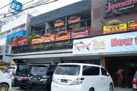 Jemahdi Seafood Jakarta, 1. Bandar Djakarta di Kota Tua, 2. Seribu Rasa, 3. Pesisir Seafood, 4. Pondok Laguna, 5. Layar Seafood, 6. Nelayan Seafood and Restaurant, 7. The Holy Crab, 8. Rumah Makan Sulawesi, 9. Rasane Seafood, 10. Fish Streat, 11. Aroma Sop Seafood, 12. Aroma Sedap, 13. Loobie Lobster, 14. Live Seafood Cabe Ijo, 15. Talaga Sampireun, 16. Kepiting Asap Cendrawasih, 17. Santai Malam 1001, 18. Wiro Sableng 212 Kelapa Gading, 19. Seafood Ayu, 20. Grand Marco Seafood, 21. Bola Seafood Acui, 22. Seafood PLTU Ancol, 23. Seafood 68 Kemanggisan, 24. Dinar Seafood, 25. Karimata Restoran, 26. Santiga Seafood, 27. Sentosa Seafood Market, 28. Jemahdi Seafood di Jl. Pantai Indah Kapuk (Tutup Permanen), 29. Wisata Kuliner Pecenongan