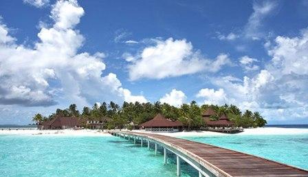 Kepulauan Seribu - Ide Liburan Seru di Jakarta, 1. Mari mulai dari yang gratisan, yaitu mengikuti tour keliling Jakarta secara gratis!, 2. Mencari harta karun di berbagai pasar di Jakarta, 3. Jika sudah bosan melihat ‘Indonesia’ dari kereta gantung, saatnya menambah wawasan dengan mengunjungi berbagai museum di Taman Mini Indonesia Indah (TMII), 4. Menghabiskan waktu menanti senja di Waduk Pluit. Kalian akan takjub melihat tempat ini sekarang!, 5. Lepaskan penatmu dengan menghirup udara segar di berbagai taman kota yang semakin cantik saja, 6. Lihat Sisi Lain Kota Jakarta dengan Menyusuri Berbagai Kampung Deret-nya yang Keren, 7. Atau Kalian Bisa Melihat Sisi Lain Kota Jakarta Melalui Kampung Percontohan Banjarsari, 8. Mengelilingi Jakarta dengan menggunakan Trans Jakarta a.k.a busway, 9. Atau, Cobalah Melihat Jalanan Jakarta dari Sudut Pandang yang Berbeda. Misalnya Saja Dari Tingkat 2 Bus Tingkat Jakarta City Tour Bus, 10. Kalian Mungkin Tahu Jika Kepulauan Seribu Termasuk dalam Wilayah Jakarta. Tapi, Sudah Pernah Kesana Belum?, 11. Bersenang-senang di car free day: bersepeda, main sepatu roda, atau sekedar ngecengin mereka yang tengah beraktifitas di car free day, 12. Saat Monas Dirasa Sudah Terlalu Imut Untuk Menikmati Jakarta di Ketinggian, Saatnya Untuk Main ke SKYE. Kalian Dapat Melihat Seperti Apa Jakarta dari Ketinggian ±230 Meter!, 13. Jika Udara Jakarta Terlalu Panas Untuk Kalian, Dinginkan Tubuh dengan Menggila di Berbagai Waterboom yang Ada di Berbagai Pelosok Jakarta, 14. Melihat Serunya Air Mancur Menari di Baywalk, Sambil Menikmati Pemandangan Jakarta’s Waterfront, 15. Buktikan Kalimat “Nenek Moyangku Seorang Pelaut” dengan Melihat Langsung Kesibukan di Pelabuhan Sunda Kelapa, 16. Berburu Jejak Rumah Artis di Kawasan Pondok Indah, 17. Akhiri Hari Dengan Mencicipi Es Krim Tertua di Jakarta