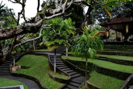 Liburan ke Museum Puri Lukisan Ubud, Museum Tertua Di Bali - Tempat wisata di Ubud, 1. Monkey Forest, 2. Istana Ubud, 3. Desa Visesa Ubud, 4. Pasar Seni Ubud, 5. Puri Saren Agung Ubud, 6. Goa Gajah (Elephant Cave), 7. Agung Rai Museum of Art (ARMA) Ubud, 8. Pura Taman Kemuda Saraswati, 9. Ayung Rafting, 10. Alas Harum Bali, 11. Tari Legong Mahabharata Di Puri Ubud, 12. Air Terjun Tegenungan, 13. Campuhan Ridge Walk, 14. Gunung Kawi Ubud, 15. Pura Kehen Ubud, 16. Tirta Empul Ubud, 17. Ubud me Sari Luwak Coffee, 18. Resto Bebek Bengil Ubud, 19. Bali Bird &amp; Reptile Park, 20. Museum Antonio Blanco Ubud, 21. Museum Rudana Ubud, 22. Nyuh Kuning Village, 23. Mason Elephant Park &amp; Lodge, 24. Museum Puri Lukisan Ubud, Museum Tertua di Bali, 25. Bali ATV Ride, 26. Desa Celuk, 27. The Yoga Barn, 28. Trekking Authentik Bali, 29. Swept Away at The Samaya Ubud, 30. La View Restaurant, 31. Seniman Coffee Studio, 32. Ketuts Bali Cooking Class, 33. Four Seasons Resort Bali At Sayan, 34. Hanging Gardens Of Bali, 35. Zen Hideaway, 36. Bali Pulina, 38. Museum Seni Neka Ubud, 39. Folk Pool &amp; Gardens