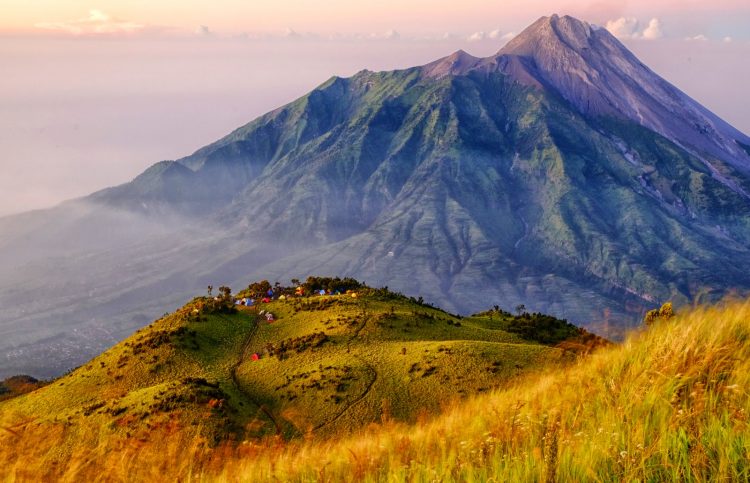 Mendaki Gunung Merbabu, Rekomendasi Tempat Wisata di Jawa Tengah, Tempat Wisata di Semarang Jawa Tengah, Tempat Wisata di Salatiga Jawa Tengah, Tempat Wisata di Purwokerto Jawa Tengah, Tempat Wisata di Purworejo, Tempat Wisata di Jawa Tengah Hits Lainnya