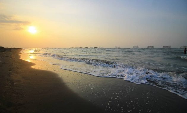 Pantai Tirang, Rekomendasi Tempat Wisata di Jawa Tengah, Tempat Wisata di Semarang Jawa Tengah, Tempat Wisata di Salatiga Jawa Tengah, Tempat Wisata di Purwokerto Jawa Tengah, Tempat Wisata di Purworejo, Tempat Wisata di Jawa Tengah Hits Lainnya
