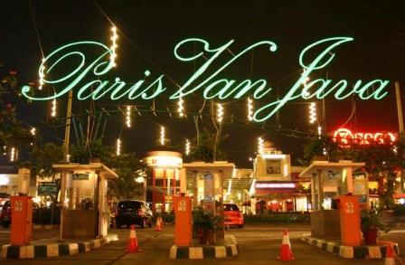 Paris van Java, 1. De’ Tuik Garden Cafe &amp; Resto, 2. Caffe Bene, 3. Cafe D’Pakar, 4. Wiki Koffie, 5. Bober Cafe, 6. Cafe Lawangwangi, 7. Taman Gasibu , 8. Sudirman Street, 9. Dakken Coffee &amp; Steak, 10. Suga Rush, 11. Upper East Cafe, 12. Hummingbird Eatery, 13. Maja House, 14. Bumi Sangkuriang, 15. Selasar Sunaryo Art Space, 16. Congo Cafe &amp; Resto, 17. Little Wings Book Cafe, 18. Kedai Mie Reman, 19. Warung Salse, 20. Alun-alun Kota Bandung, 21. Cihampelas Walk atau Ciwalk, 22. Paris van Java, 23. Richeese Factory, 24. Cocorico, 25. Warunk Segood, 26. Noah’s Barn Coffeenery, 27. Two Hands Full, 28. Lacamera Coffee, 29. Roemah Makan Enak-Enak, 30. Kedai Berisik, 31. Waroeng Kopi Modjok, 32. Taman Fotografi, 33. Taman Film, 34. Taman Pustaka Bunga, 35. Taman Labirin, 36. Pet Park, 37. Taman Vanda, 38. Roemah Kopi, 39. Jack Runner Roastery, 40. CUPS Coffee &amp; Kitchen, 41. Ngopie Doeloe