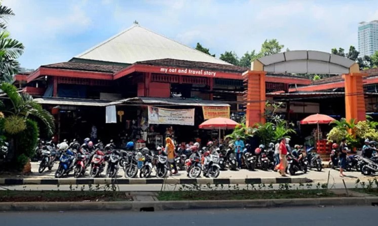 Pasar Taman Puring, 1. Monumen Nasional (Tugu Monas), 2. Taman Mini Indonesia Indah (TMII), 3. Tebet Eco Park, 4. Taman Impian Jaya Ancol, 5. Dufan (Dunia Fantasi), 6. Taman Margasatwa Ragunan, 7. Pulau Tidung, 8. Ocean Ecopark, 9. Atlantis Water Adventure, 10. Pulau Bidadari, 11. Tribeca Park, 12. Pasar Seni, 13. Jembatan Kota Intan, 14. Museum Sejarah Jakarta, 15. Museum Bank Indonesia, 16. Ice Skating di Sky Rink, 17. KidZania Jakarta, 18. Kota Tua Jakarta, 19. Grand Indonesia Mall, 20. Masjid Istiqlal, 21. Gereja Katedral Jakarta, 22. Pasar Taman Puring, 23. Taman Suropati Jakarta, 24. Museum Nasional, 25. Pasar Tanah Abang, 26. Pecinan Glodok Jakarta, 27. Sea World Indonesia, 28. Setu Babakan Jakarta, 29. Wisata Mangrove Jakarta, 30. Taman Ayodia, 31. Taman Hutan Kota Penjaringan, 32. Cibugary Farm – Wisata Edukasi Cibugary, 33. Hauwke’s Auto Gallery Kayak Museum Angkut di Malang, 34. Pondok Indah Water Park, 35. The Escape Hunt (Tutup Permanen), 36. Kemang Food Festival (Tutup), 37. Taman Kepulauan Seribu, 38. Wisata Pendidikan Pinisi, 39. Flight Experience Gandaria (Tutup Permanen), 40. Tamasya di Taman Tabebuya, 41. Museum Satria Mandala, 42. Liburan ke Museum di Tengah Kebun, 43. Kampung Main Cipulir, 44. Taman Situ Lembang, 45. Taman Ismail Marzuki, 46. Museum Joang ‘45, 47. Freedom Library (Tutup Permanen), 48. Galeri Indonesia Kaya, 49. Taman Menteng, 50. Museum Macan, 51. Museum Wayang, 52. Klenteng Jin De Yuan, 53. Museum Tekstil, 54. Rumah Si Pitung, 55. Pantai Marunda, 56. Waterbom PIK (Tutup Permanen), 57. Alive Museum Jakarta, 58. Museum Bahari, 59. Pulau Semak Daun, 60. Pulau Pramuka, 61. Pulau Kelapa, 62. Bricks 4 Kidz, 63. Museum Perangko Indonesia, 64. Taman Agrowisata Cilangkap