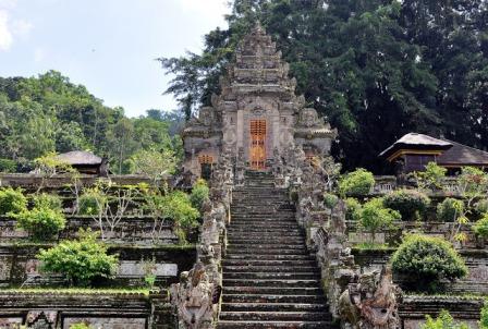 Pura Kehen Ubud, 1. Monkey Forest, 2. Istana Ubud, 3. Desa Visesa Ubud, 4. Pasar Seni Ubud, 5. Puri Saren Agung Ubud, 6. Goa Gajah (Elephant Cave), 7. Agung Rai Museum of Art (ARMA) Ubud, 8. Pura Taman Kemuda Saraswati, 9. Ayung Rafting, 10. Alas Harum Bali, 11. Tari Legong Mahabharata Di Puri Ubud, 12. Air Terjun Tegenungan, 13. Campuhan Ridge Walk, 14. Gunung Kawi Ubud, 15. Pura Kehen Ubud, 16. Tirta Empul Ubud, 17. Ubud me Sari Luwak Coffee, 18. Resto Bebek Bengil Ubud, 19. Bali Bird &amp; Reptile Park, 20. Museum Antonio Blanco Ubud, 21. Museum Rudana Ubud, 22. Nyuh Kuning Village, 23. Mason Elephant Park &amp; Lodge, 24. Museum Puri Lukisan Ubud, Museum Tertua di Bali, 25. Bali ATV Ride, 26. Desa Celuk, 27. The Yoga Barn, 28. Trekking Authentik Bali, 29. Swept Away at The Samaya Ubud, 30. La View Restaurant, 31. Seniman Coffee Studio, 32. Ketuts Bali Cooking Class, 33. Four Seasons Resort Bali At Sayan, 34. Hanging Gardens Of Bali, 35. Zen Hideaway, 36. Bali Pulina, 38. Museum Seni Neka Ubud, 39. Folk Pool &amp; Gardens