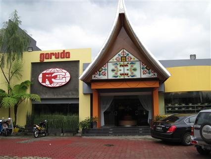 Restaurant Garuda, 1. Bandar Djakarta, 2. Nasi Goreng Kambing Kebon Sirih Sejak 1958, 3. Joni Steak, 4. Bebek Kaleyo Tebet, 5. Ayam Goreng Berkah, 6. Talaga Sampireun – Puri, 7. Bopet Mini Benhil, 8. Roti Bakar Eddy Blok M, 9. Kwetiaw Sapi 78 Mangga Besar, 10. Restoran Garuda, 11. Warung MJS, 12. Tugu Kuntskring Palais Jakarta, 13. Ragusa Es Italia, 14. Waroeng Sunda, 15. Holycow STEAKHOUSE, 16. Kaum Jakarta, 17. Bubur Kwang Tung, 18. Cerita Rasa Nusantara, 19. Kampung Kecil Kedoya Puri Kembangan, 20. Pagi Sore Cempaka Putih, 21. Social House Grand Indonesia, 22. Soto Betawi Haji Husen, 23. Restoran Beautika Khas Manado – Abdul Muis, 24. Ikan Bakar Cianjur, 25. Warmindo Abang Adek, 26. Bebek Bentu Cempaka Putih, 27. OTW Food Street, 28. Dim Sum Inc, 29. Nasi Gandul Bu Endang, 30. Warung Mak Dower, 31. Warung Nagih, 32. Ayam Goreng Gohyong Malaya, 33. Harum Manis, 34. Munik Restoran, 35. Smarapura Traditional Resto, 36. Anomali Coffee Setiabudi, 37. Sate Maranggi Haji Yetty, 38. Bungarampai, 39. Tony Roma’s, 40. Chinesefood 99 Pecenongan, 41. SINOÜ, 42. The Awan Lounge, 43. Waha Kitchen, 44. Gado-gado Bonbin, 45. Martabak Boss, 46. Colette Lola – Wolter Monginsidi, 47. Food Lab