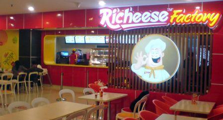 Richeese Factory, 1. De’ Tuik Garden Cafe &amp; Resto, 2. Caffe Bene, 3. Cafe D’Pakar, 4. Wiki Koffie, 5. Bober Cafe, 6. Cafe Lawangwangi, 7. Taman Gasibu , 8. Sudirman Street, 9. Dakken Coffee &amp; Steak, 10. Suga Rush, 11. Upper East Cafe, 12. Hummingbird Eatery, 13. Maja House, 14. Bumi Sangkuriang, 15. Selasar Sunaryo Art Space, 16. Congo Cafe &amp; Resto, 17. Little Wings Book Cafe, 18. Kedai Mie Reman, 19. Warung Salse, 20. Alun-alun Kota Bandung, 21. Cihampelas Walk atau Ciwalk, 22. Paris van Java, 23. Richeese Factory, 24. Cocorico, 25. Warunk Segood, 26. Noah’s Barn Coffeenery, 27. Two Hands Full, 28. Lacamera Coffee, 29. Roemah Makan Enak-Enak, 30. Kedai Berisik, 31. Waroeng Kopi Modjok, 32. Taman Fotografi, 33. Taman Film, 34. Taman Pustaka Bunga, 35. Taman Labirin, 36. Pet Park, 37. Taman Vanda, 38. Roemah Kopi, 39. Jack Runner Roastery, 40. CUPS Coffee &amp; Kitchen, 41. Ngopie Doeloe