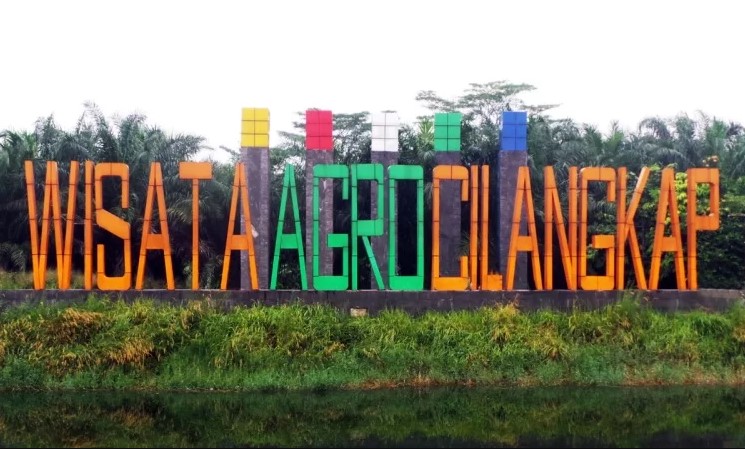 Taman Agrowisata via Indonesiakaya, 1. Monumen Nasional (Tugu Monas), 2. Taman Mini Indonesia Indah (TMII), 3. Tebet Eco Park, 4. Taman Impian Jaya Ancol, 5. Dufan (Dunia Fantasi), 6. Taman Margasatwa Ragunan, 7. Pulau Tidung, 8. Ocean Ecopark, 9. Atlantis Water Adventure, 10. Pulau Bidadari, 11. Tribeca Park, 12. Pasar Seni, 13. Jembatan Kota Intan, 14. Museum Sejarah Jakarta, 15. Museum Bank Indonesia, 16. Ice Skating di Sky Rink, 17. KidZania Jakarta, 18. Kota Tua Jakarta, 19. Grand Indonesia Mall, 20. Masjid Istiqlal, 21. Gereja Katedral Jakarta, 22. Pasar Taman Puring, 23. Taman Suropati Jakarta, 24. Museum Nasional, 25. Pasar Tanah Abang, 26. Pecinan Glodok Jakarta, 27. Sea World Indonesia, 28. Setu Babakan Jakarta, 29. Wisata Mangrove Jakarta, 30. Taman Ayodia, 31. Taman Hutan Kota Penjaringan, 32. Cibugary Farm – Wisata Edukasi Cibugary, 33. Hauwke’s Auto Gallery Kayak Museum Angkut di Malang, 34. Pondok Indah Water Park, 35. The Escape Hunt (Tutup Permanen), 36. Kemang Food Festival (Tutup), 37. Taman Kepulauan Seribu, 38. Wisata Pendidikan Pinisi, 39. Flight Experience Gandaria (Tutup Permanen), 40. Tamasya di Taman Tabebuya, 41. Museum Satria Mandala, 42. Liburan ke Museum di Tengah Kebun, 43. Kampung Main Cipulir, 44. Taman Situ Lembang, 45. Taman Ismail Marzuki, 46. Museum Joang ‘45, 47. Freedom Library (Tutup Permanen), 48. Galeri Indonesia Kaya, 49. Taman Menteng, 50. Museum Macan, 51. Museum Wayang, 52. Klenteng Jin De Yuan, 53. Museum Tekstil, 54. Rumah Si Pitung, 55. Pantai Marunda, 56. Waterbom PIK (Tutup Permanen), 57. Alive Museum Jakarta, 58. Museum Bahari, 59. Pulau Semak Daun, 60. Pulau Pramuka, 61. Pulau Kelapa, 62. Bricks 4 Kidz, 63. Museum Perangko Indonesia, 64. Taman Agrowisata Cilangkap