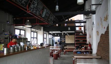 Warunk Segood, 1. De’ Tuik Garden Cafe &amp; Resto, 2. Caffe Bene, 3. Cafe D’Pakar, 4. Wiki Koffie, 5. Bober Cafe, 6. Cafe Lawangwangi, 7. Taman Gasibu , 8. Sudirman Street, 9. Dakken Coffee &amp; Steak, 10. Suga Rush, 11. Upper East Cafe, 12. Hummingbird Eatery, 13. Maja House, 14. Bumi Sangkuriang, 15. Selasar Sunaryo Art Space, 16. Congo Cafe &amp; Resto, 17. Little Wings Book Cafe, 18. Kedai Mie Reman, 19. Warung Salse, 20. Alun-alun Kota Bandung, 21. Cihampelas Walk atau Ciwalk, 22. Paris van Java, 23. Richeese Factory, 24. Cocorico, 25. Warunk Segood, 26. Noah’s Barn Coffeenery, 27. Two Hands Full, 28. Lacamera Coffee, 29. Roemah Makan Enak-Enak, 30. Kedai Berisik, 31. Waroeng Kopi Modjok, 32. Taman Fotografi, 33. Taman Film, 34. Taman Pustaka Bunga, 35. Taman Labirin, 36. Pet Park, 37. Taman Vanda, 38. Roemah Kopi, 39. Jack Runner Roastery, 40. CUPS Coffee &amp; Kitchen, 41. Ngopie Doeloe