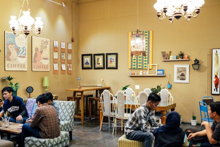 Wiki Koffie, 1. De’ Tuik Garden Cafe &amp; Resto, 2. Caffe Bene, 3. Cafe D’Pakar, 4. Wiki Koffie, 5. Bober Cafe, 6. Cafe Lawangwangi, 7. Taman Gasibu , 8. Sudirman Street, 9. Dakken Coffee &amp; Steak, 10. Suga Rush, 11. Upper East Cafe, 12. Hummingbird Eatery, 13. Maja House, 14. Bumi Sangkuriang, 15. Selasar Sunaryo Art Space, 16. Congo Cafe &amp; Resto, 17. Little Wings Book Cafe, 18. Kedai Mie Reman, 19. Warung Salse, 20. Alun-alun Kota Bandung, 21. Cihampelas Walk atau Ciwalk, 22. Paris van Java, 23. Richeese Factory, 24. Cocorico, 25. Warunk Segood, 26. Noah’s Barn Coffeenery, 27. Two Hands Full, 28. Lacamera Coffee, 29. Roemah Makan Enak-Enak, 30. Kedai Berisik, 31. Waroeng Kopi Modjok, 32. Taman Fotografi, 33. Taman Film, 34. Taman Pustaka Bunga, 35. Taman Labirin, 36. Pet Park, 37. Taman Vanda, 38. Roemah Kopi, 39. Jack Runner Roastery, 40. CUPS Coffee &amp; Kitchen, 41. Ngopie Doeloe
