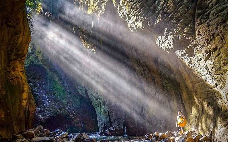 Air Terjun Embun Pelangi via Pasundan, 1. Jembar Waterpark, 2. Perkebunan Teh Cipasung, 3. Goa Lalay, 4. Curug Muara Jaya, 5. Curug Sawer, 6. Talaga Herang, 7. Wisata Paralayang Gunung Panten, 8. Taman Wisata Bukit Alam Hejo, 9. Curug Tonjong, 10. Curug Cipeuteuy, 11. Air terjun Cibali, 12. Agro Batu Luhur, 13. Taman Buana Marga Majalengka (Taman Dinosaurus), 14. Situ Sangiang dan Makam Sunan Parung, 15. Pendakian Gunung Ciremai, 16. Curug Sempong, 17. Curug Awul, 18. Situ Cipanten, 19. Curug Campaga, 20. Curug Cipeureus, 21. Curug Puntang, 22. Panorama Cikebo, 23. Panorama Lemah Putih, 24. Situ Cikuda, 25. Bukit Panyaweuyan Argapura, 26. Wisata Situ Cipadung Desa Pajajar, 27. Wisata Cadas Gantung, 28. Air Terjun Embun Pelangi, 29. Air Terjun Cilutung, 30. Situ Janawi, 31. Taman Nasional Sadarehe, 32. Museum Talaga Manggung, 33. Rumah Adat Panjalin, 34. Gunung Cakrabuana, 35. Telaga di Petilasan Prabu Siliwangi, 36. Curug Ciwanda, 37. Curug Situhiang, 38. Taman Wisata Linggarjati, 39. Air Terjun Baligo, 40. Telaga Nila, 41. Kolam Renang Balong Sang Raja, 42. Gunung Batu Tilu, 43. Bukit Mercury Sayang Kaak, 44. Bendungan Raksasa Rentang, 45. Terasering Sawah Nangklak, 46. Gunung Ciwaru, 47. Puncak Sawiyah, 48. Ciboer Pass, 49. Curug Kapak Kuda, 50. Water Boom Tirta Indah, 51. Water Boom Rajawali ( Surya ), 52. Water Boom Tohaga, 53. Taman Ikan Bunderan , 54. Situ Batu di Desa Malausma, 55. Durian Sinapeul