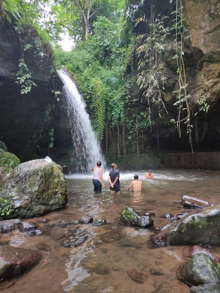 Air Terjun di Wisata Alam Capolaga via Google Maps Ari Rahman Sadega
