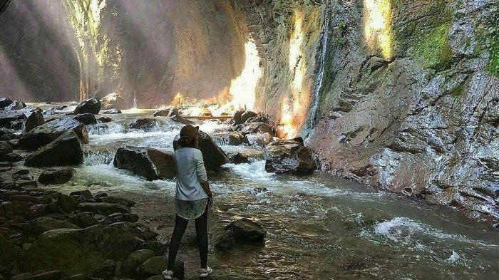 Goa Lalay via Tribunnews, 1. Jembar Waterpark, 2. Perkebunan Teh Cipasung, 3. Goa Lalay, 4. Curug Muara Jaya, 5. Curug Sawer, 6. Talaga Herang, 7. Wisata Paralayang Gunung Panten, 8. Taman Wisata Bukit Alam Hejo, 9. Curug Tonjong, 10. Curug Cipeuteuy, 11. Air terjun Cibali, 12. Agro Batu Luhur, 13. Taman Buana Marga Majalengka (Taman Dinosaurus), 14. Situ Sangiang dan Makam Sunan Parung, 15. Pendakian Gunung Ciremai, 16. Curug Sempong, 17. Curug Awul, 18. Situ Cipanten, 19. Curug Campaga, 20. Curug Cipeureus, 21. Curug Puntang, 22. Panorama Cikebo, 23. Panorama Lemah Putih, 24. Situ Cikuda, 25. Bukit Panyaweuyan Argapura, 26. Wisata Situ Cipadung Desa Pajajar, 27. Wisata Cadas Gantung, 28. Air Terjun Embun Pelangi, 29. Air Terjun Cilutung, 30. Situ Janawi, 31. Taman Nasional Sadarehe, 32. Museum Talaga Manggung, 33. Rumah Adat Panjalin, 34. Gunung Cakrabuana, 35. Telaga di Petilasan Prabu Siliwangi, 36. Curug Ciwanda, 37. Curug Situhiang, 38. Taman Wisata Linggarjati, 39. Air Terjun Baligo, 40. Telaga Nila, 41. Kolam Renang Balong Sang Raja, 42. Gunung Batu Tilu, 43. Bukit Mercury Sayang Kaak, 44. Bendungan Raksasa Rentang, 45. Terasering Sawah Nangklak, 46. Gunung Ciwaru, 47. Puncak Sawiyah, 48. Ciboer Pass, 49. Curug Kapak Kuda, 50. Water Boom Tirta Indah, 51. Water Boom Rajawali ( Surya ), 52. Water Boom Tohaga, 53. Taman Ikan Bunderan , 54. Situ Batu di Desa Malausma, 55. Durian Sinapeul