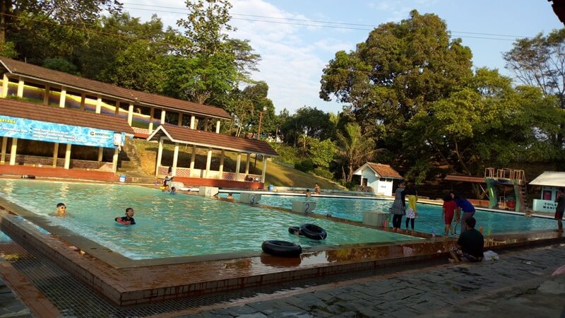 Kolam Renang Ciheuleut via Google Maps Doel Maksum Tempat Wisata di Ciater, 1. Objek Wisata Air Panas Ciater, 2. Ciater Highland Resort, 3. Pantai Cirewang, Legon Kulon, 4. Curug Cibareubeuy, 5. Gedung Wisma Karya, 6. Kolam Renang Ciheuleut, 7. Curug Cijalu, 8. Museum Teh, 9. Curug Cileat, 10. Penangkaran Buaya Blanakan, 11. Pantai Kelapa Patimban, 12. Sari Ater Spa Spring Resort, 13. Lembah Gunung Kujang, 14. Rumah Sejarah, 15. Gunung Tangkuban Perahu, 16. Ciater Spa Resort, 17. Curug Ciangin, 18. Curug Cina, 19. Curug Bentang, 20. Kebun Teh Ciater