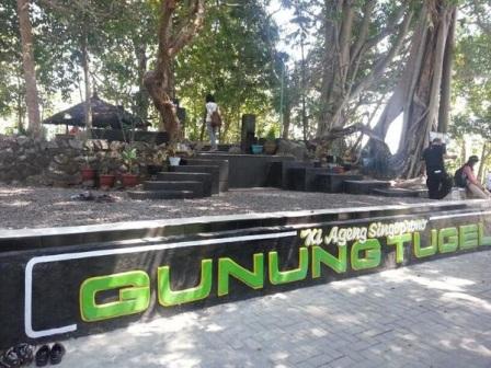 Makam Ki Ageng Singoprono Boyolali, 1. Waduk Cengklik Park, 2. Pemandian Umbul Sewu Pengging, 3. Lembah Gunung Madu, 4. Air Terjun Kedung Kayang, 5. Pemandian Tlatar, 6. Taman Pandanalas Boyolali, 7. Trekking Gunung Merbabu, 8. Candi Lawang Cepogo , 9. Candi Sari Cepogo Temple , 10. Waduk Kedung Ombo, 11. New Selo, 12. Cepogo Cheese Park, 13. Waduk Klego Desa Bade, 14. Tirto Marto Pengging Boyolali, 15. Bukit Gancik Selo Boyolali, 16. Wisata Alam Panorama, 17. Umbul Tirtomulyo, 18. Taman Petruk, 19. Alun-alun Kidul Boyolali, 20. Embung Manajar, 21. Watu Blerek, 22. Kebun Raya Indrokilo, 23. Museum R. Hamong Wardoyo, 24. Restu Wijaya Waterboom, 25. Umbul Langse, 26. Kedung Goro , 27. Bukit Batur Sel, 28. Tikungan Cinta, 29. Patung Arjuna Wijaya , 30. Brown Canyon, 31. Makam Ki Ageng Kebo Kenanga Boyolali, 32. Makam Ki Ageng Singoprono Boyolali, 33. Masjid Cipto Mulyo Pengging Boyolali, 34. Oemah Bamboo Merapi, 35. Pura Bawana Tata, 36. Kedung Cinta, 37. Kedung Celeng , 38. Jumbleng Biru, 39. Air Terjun Watu Tibo, 40. Taman Alam Surapanta, 41. Jembatan Gantung Jrakah, 42. Kampung Wisata Dangean, 43. Bukit Kinasih, 44. Air Terjun Semuncar