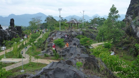 Objek Wisata Hutan Kota Mayasih Kuningan, 1. Objek Wisata Pemandian Cibulan Kuningan, 2. Taman Nasional Gunung Ciremai , 3. Tempat Wisata Sejarah Situs Purbakala Cipari Kuningan, 4. Tempat Wisata Alam Curug Sidomba Kuningan, 5. Objek Wisata Taman Wisata Alam Linggajati Kuningan, 6. Objek Wisata Waduk Darma Kuningan , 7. Sumur Tujuh Cibulan, 8. Objek Wisata Telaga Remis Kuningan, 9. Objek Wisata Kebun Raya Kuningan, 10. Open Space Gallery Kuningan, 11. Tempat Wisata Sejarah Gedung Perundingan Linggarjati, 12. Pemandian Air Panas Sangkanurip Alami Kuningan, 13. Objek Wisata Lembah Cilengkrang Kuningan, 14. Balong Cigugur Kuningan, 15. Palutungan Kuningan, 16. The Mountain Recreation Park Kuningan, 17. Tempat Wisata Alam Curug Bangkong Kuningan , 18. Objek Wisata Taman Salsabila Kuningan, 19. Situ Cicerem Kuningan (Telaga Biru Cicerem), 20. Gunung Ciremai, 21. Desa Sitonjul Kuningan, 22. Telaga Nilem Kuningan, 23. Kolam Renang Sanggariang Kuningan, 24. Pemandian Air Panas Subang Kuningan, 25. Taman Cisantana, 26. Pusat Oleh-Oleh Kuningan, 27. Wisata Hutan Desa Setianegara, 28. Curug Ceret Kuningan, 29. Gua Maria Rahmat Sawer Cigugur, 30. Balong Keramat Darmaloka, 31. Bumi Perkemahan Ipukan Cisantana Kuningan , 32. Wisata Bukit Panembongan Kuningan, 33. Curug Gongseng, 34. Curug Nyandung Kuningan, 35. Pemandangan Indah Sukageuri Kuningan, 36. Curug Payung Kuningan, 37. Objek Wisata Alami Curug Ciputri Kuningan, 38. Kolam Terapi Ikan Cigugur Kuningan, 39. Paseban Tri Panca Tunggal, 40. Objek Wisata Hutan Kota Mayasih Kuningan, 41. Objek Wisata Hutan Kota Bungkirit Kuningan, 42. Objek Wisata Taman Kota Kuningan, 43. Objek Wisata Taman Cirendang Kuningan, 44. Objek Wisata Telaga Nilam Kuningan, 45. Objek Wisata Balong Dalem Jalaksana Kuningan, 46. Sangkan Resort Aqua Park