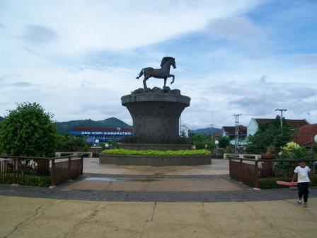 Objek Wisata Taman Kota Kuningan, 1. Objek Wisata Pemandian Cibulan Kuningan, 2. Taman Nasional Gunung Ciremai , 3. Tempat Wisata Sejarah Situs Purbakala Cipari Kuningan, 4. Tempat Wisata Alam Curug Sidomba Kuningan, 5. Objek Wisata Taman Wisata Alam Linggajati Kuningan, 6. Objek Wisata Waduk Darma Kuningan , 7. Sumur Tujuh Cibulan, 8. Objek Wisata Telaga Remis Kuningan, 9. Objek Wisata Kebun Raya Kuningan, 10. Open Space Gallery Kuningan, 11. Tempat Wisata Sejarah Gedung Perundingan Linggarjati, 12. Pemandian Air Panas Sangkanurip Alami Kuningan, 13. Objek Wisata Lembah Cilengkrang Kuningan, 14. Balong Cigugur Kuningan, 15. Palutungan Kuningan, 16. The Mountain Recreation Park Kuningan, 17. Tempat Wisata Alam Curug Bangkong Kuningan , 18. Objek Wisata Taman Salsabila Kuningan, 19. Situ Cicerem Kuningan (Telaga Biru Cicerem), 20. Gunung Ciremai, 21. Desa Sitonjul Kuningan, 22. Telaga Nilem Kuningan, 23. Kolam Renang Sanggariang Kuningan, 24. Pemandian Air Panas Subang Kuningan, 25. Taman Cisantana, 26. Pusat Oleh-Oleh Kuningan, 27. Wisata Hutan Desa Setianegara, 28. Curug Ceret Kuningan, 29. Gua Maria Rahmat Sawer Cigugur, 30. Balong Keramat Darmaloka, 31. Bumi Perkemahan Ipukan Cisantana Kuningan , 32. Wisata Bukit Panembongan Kuningan, 33. Curug Gongseng, 34. Curug Nyandung Kuningan, 35. Pemandangan Indah Sukageuri Kuningan, 36. Curug Payung Kuningan, 37. Objek Wisata Alami Curug Ciputri Kuningan, 38. Kolam Terapi Ikan Cigugur Kuningan, 39. Paseban Tri Panca Tunggal, 40. Objek Wisata Hutan Kota Mayasih Kuningan, 41. Objek Wisata Hutan Kota Bungkirit Kuningan, 42. Objek Wisata Taman Kota Kuningan, 43. Objek Wisata Taman Cirendang Kuningan, 44. Objek Wisata Telaga Nilam Kuningan, 45. Objek Wisata Balong Dalem Jalaksana Kuningan, 46. Sangkan Resort Aqua Park
