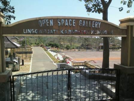 Open Space Gallery Kuningan, 1. Objek Wisata Pemandian Cibulan Kuningan, 2. Taman Nasional Gunung Ciremai , 3. Tempat Wisata Sejarah Situs Purbakala Cipari Kuningan, 4. Tempat Wisata Alam Curug Sidomba Kuningan, 5. Objek Wisata Taman Wisata Alam Linggajati Kuningan, 6. Objek Wisata Waduk Darma Kuningan , 7. Sumur Tujuh Cibulan, 8. Objek Wisata Telaga Remis Kuningan, 9. Objek Wisata Kebun Raya Kuningan, 10. Open Space Gallery Kuningan, 11. Tempat Wisata Sejarah Gedung Perundingan Linggarjati, 12. Pemandian Air Panas Sangkanurip Alami Kuningan, 13. Objek Wisata Lembah Cilengkrang Kuningan, 14. Balong Cigugur Kuningan, 15. Palutungan Kuningan, 16. The Mountain Recreation Park Kuningan, 17. Tempat Wisata Alam Curug Bangkong Kuningan , 18. Objek Wisata Taman Salsabila Kuningan, 19. Situ Cicerem Kuningan (Telaga Biru Cicerem), 20. Gunung Ciremai, 21. Desa Sitonjul Kuningan, 22. Telaga Nilem Kuningan, 23. Kolam Renang Sanggariang Kuningan, 24. Pemandian Air Panas Subang Kuningan, 25. Taman Cisantana, 26. Pusat Oleh-Oleh Kuningan, 27. Wisata Hutan Desa Setianegara, 28. Curug Ceret Kuningan, 29. Gua Maria Rahmat Sawer Cigugur, 30. Balong Keramat Darmaloka, 31. Bumi Perkemahan Ipukan Cisantana Kuningan , 32. Wisata Bukit Panembongan Kuningan, 33. Curug Gongseng, 34. Curug Nyandung Kuningan, 35. Pemandangan Indah Sukageuri Kuningan, 36. Curug Payung Kuningan, 37. Objek Wisata Alami Curug Ciputri Kuningan, 38. Kolam Terapi Ikan Cigugur Kuningan, 39. Paseban Tri Panca Tunggal, 40. Objek Wisata Hutan Kota Mayasih Kuningan, 41. Objek Wisata Hutan Kota Bungkirit Kuningan, 42. Objek Wisata Taman Kota Kuningan, 43. Objek Wisata Taman Cirendang Kuningan, 44. Objek Wisata Telaga Nilam Kuningan, 45. Objek Wisata Balong Dalem Jalaksana Kuningan, 46. Sangkan Resort Aqua Park
