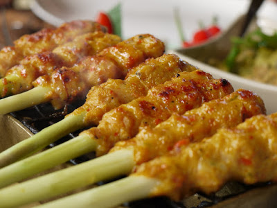 1. Nasi Campur Bali, 2. Nasi Tepeng, 3. Ayam Betutu, 4. Bebek Goreng Kuta, 5. Tipat Blayag, 6. Lawar Kuning, 7. Sate Lilit, 8. Rujak Kuah Pindang dan Rujak Bulung, 9. Serombotan, 10. Nasi Jinggo, 11. Nasi Tekor, 12. Nasi Ayam Kadewatan Bu Mangku, 13. Bebek Bengil, 1. Bale Udang Bali Mang Engking, 2. Nasi Ayam Ibu Oki, 3. RM Ayam Betutu Ibu Nia, 4. Ayam Bakar Taliwang Baru, 5. De’dapoer Sanur, 6. Raja’s Balinese Restaurant, 7. Cafe De’dapoer Kuta, 8. Bagus All Day Dining Kuta, 9. Grand Puncak Sari 2 restaurant, 10. Ayam Betutu Bu Adi, 11. Warung Men Weti, 12. Warung Pojok, 13. Sop Ikan Warung Mak Beng, 14. Nasi Tempong Pink, 15. Warung Wardani, 16. Warung Muslim Moro Seneng