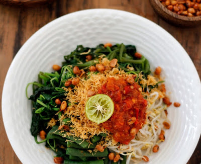 Serombotan Khas Bali, 1. Blayag Raja, 2. Lontong Jukut Serapah, 3. Nasi Tepeng Khas Bali, 4. Serombotan Khas Bali, 5. Rujak Kuah Pindang Khas Bali, 6. Sate Lilit Khas Bali, 7. Ayam/Bebek Betutu Khas Bali, 8. Bagiak Khas Bali, 9. Kacang Asin Khas Bali, 10. Lawar Kuwir Khas Bali, 11. Nasi Campur Ayam Bali, 12. Nasi Jinggo Khas Bali, 13. Tum Ayam Khas Bali, 14. Jaja Wajik Khas Bali, 15. Jaja Bendu Khas Bali, 16. Rujak Bulung Khas Bali, 17. Tipat Cantok Khas Bali, 18. Godoh Gedang Khas Bali, 19. Bubur Injin Khas Bali, 20. Bubur Mengguh Khas Bali, 21. Komoh Khas Bali, 22. Jukut Ares Khas Bali, 23. Nasi Sela (Ubi) Khas Bali, 24. Be Pasih Mesambel Matah, 25. Berengkes, 26. Gerang Sambel Bawang, 27. Sambel Bongkot, 28. Garangasem, 29. Jejeruk, 30. Jukut Serombotan, 31. Jukut Urab, 32. Nasi Bubuh, 33. Nasi Yasa, 34. Penyon, 35. Pesan Clengis, 36. Sate Kakul, 37. Sate Kablet, 38. Sate Plecing, 39. Telur Bumbu Bali