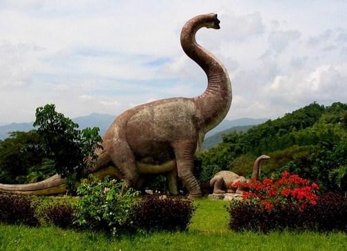 Taman Buana Marga Majalengka, 1. Jembar Waterpark, 2. Perkebunan Teh Cipasung, 3. Goa Lalay, 4. Curug Muara Jaya, 5. Curug Sawer, 6. Talaga Herang, 7. Wisata Paralayang Gunung Panten, 8. Taman Wisata Bukit Alam Hejo, 9. Curug Tonjong, 10. Curug Cipeuteuy, 11. Air terjun Cibali, 12. Agro Batu Luhur, 13. Taman Buana Marga Majalengka (Taman Dinosaurus), 14. Situ Sangiang dan Makam Sunan Parung, 15. Pendakian Gunung Ciremai, 16. Curug Sempong, 17. Curug Awul, 18. Situ Cipanten, 19. Curug Campaga, 20. Curug Cipeureus, 21. Curug Puntang, 22. Panorama Cikebo, 23. Panorama Lemah Putih, 24. Situ Cikuda, 25. Bukit Panyaweuyan Argapura, 26. Wisata Situ Cipadung Desa Pajajar, 27. Wisata Cadas Gantung, 28. Air Terjun Embun Pelangi, 29. Air Terjun Cilutung, 30. Situ Janawi, 31. Taman Nasional Sadarehe, 32. Museum Talaga Manggung, 33. Rumah Adat Panjalin, 34. Gunung Cakrabuana, 35. Telaga di Petilasan Prabu Siliwangi, 36. Curug Ciwanda, 37. Curug Situhiang, 38. Taman Wisata Linggarjati, 39. Air Terjun Baligo, 40. Telaga Nila, 41. Kolam Renang Balong Sang Raja, 42. Gunung Batu Tilu, 43. Bukit Mercury Sayang Kaak, 44. Bendungan Raksasa Rentang, 45. Terasering Sawah Nangklak, 46. Gunung Ciwaru, 47. Puncak Sawiyah, 48. Ciboer Pass, 49. Curug Kapak Kuda, 50. Water Boom Tirta Indah, 51. Water Boom Rajawali ( Surya ), 52. Water Boom Tohaga, 53. Taman Ikan Bunderan , 54. Situ Batu di Desa Malausma, 55. Durian Sinapeul