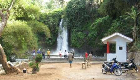 Tempat Wisata Alam Curug Bangkong Kuningan, 1. Objek Wisata Pemandian Cibulan Kuningan, 2. Taman Nasional Gunung Ciremai , 3. Tempat Wisata Sejarah Situs Purbakala Cipari Kuningan, 4. Tempat Wisata Alam Curug Sidomba Kuningan, 5. Objek Wisata Taman Wisata Alam Linggajati Kuningan, 6. Objek Wisata Waduk Darma Kuningan , 7. Sumur Tujuh Cibulan, 8. Objek Wisata Telaga Remis Kuningan, 9. Objek Wisata Kebun Raya Kuningan, 10. Open Space Gallery Kuningan, 11. Tempat Wisata Sejarah Gedung Perundingan Linggarjati, 12. Pemandian Air Panas Sangkanurip Alami Kuningan, 13. Objek Wisata Lembah Cilengkrang Kuningan, 14. Balong Cigugur Kuningan, 15. Palutungan Kuningan, 16. The Mountain Recreation Park Kuningan, 17. Tempat Wisata Alam Curug Bangkong Kuningan , 18. Objek Wisata Taman Salsabila Kuningan, 19. Situ Cicerem Kuningan (Telaga Biru Cicerem), 20. Gunung Ciremai, 21. Desa Sitonjul Kuningan, 22. Telaga Nilem Kuningan, 23. Kolam Renang Sanggariang Kuningan, 24. Pemandian Air Panas Subang Kuningan, 25. Taman Cisantana, 26. Pusat Oleh-Oleh Kuningan, 27. Wisata Hutan Desa Setianegara, 28. Curug Ceret Kuningan, 29. Gua Maria Rahmat Sawer Cigugur, 30. Balong Keramat Darmaloka, 31. Bumi Perkemahan Ipukan Cisantana Kuningan , 32. Wisata Bukit Panembongan Kuningan, 33. Curug Gongseng, 34. Curug Nyandung Kuningan, 35. Pemandangan Indah Sukageuri Kuningan, 36. Curug Payung Kuningan, 37. Objek Wisata Alami Curug Ciputri Kuningan, 38. Kolam Terapi Ikan Cigugur Kuningan, 39. Paseban Tri Panca Tunggal, 40. Objek Wisata Hutan Kota Mayasih Kuningan, 41. Objek Wisata Hutan Kota Bungkirit Kuningan, 42. Objek Wisata Taman Kota Kuningan, 43. Objek Wisata Taman Cirendang Kuningan, 44. Objek Wisata Telaga Nilam Kuningan, 45. Objek Wisata Balong Dalem Jalaksana Kuningan, 46. Sangkan Resort Aqua Park
