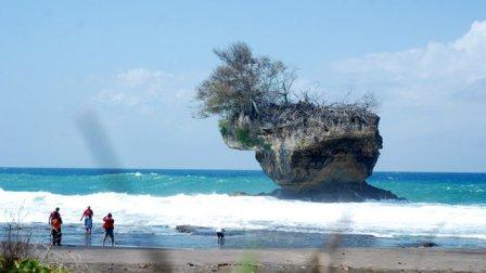 Tempat Wisata Pantai Madasari Pangandaran