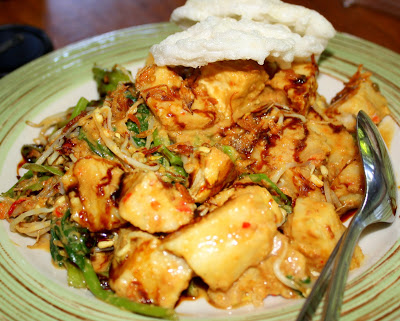 Tipat Cantok khas Bali, 1. Blayag Raja, 2. Lontong Jukut Serapah, 3. Nasi Tepeng Khas Bali, 4. Serombotan Khas Bali, 5. Rujak Kuah Pindang Khas Bali, 6. Sate Lilit Khas Bali, 7. Ayam/Bebek Betutu Khas Bali, 8. Bagiak Khas Bali, 9. Kacang Asin Khas Bali, 10. Lawar Kuwir Khas Bali, 11. Nasi Campur Ayam Bali, 12. Nasi Jinggo Khas Bali, 13. Tum Ayam Khas Bali, 14. Jaja Wajik Khas Bali, 15. Jaja Bendu Khas Bali, 16. Rujak Bulung Khas Bali, 17. Tipat Cantok Khas Bali, 18. Godoh Gedang Khas Bali, 19. Bubur Injin Khas Bali, 20. Bubur Mengguh Khas Bali, 21. Komoh Khas Bali, 22. Jukut Ares Khas Bali, 23. Nasi Sela (Ubi) Khas Bali, 24. Be Pasih Mesambel Matah, 25. Berengkes, 26. Gerang Sambel Bawang, 27. Sambel Bongkot, 28. Garangasem, 29. Jejeruk, 30. Jukut Serombotan, 31. Jukut Urab, 32. Nasi Bubuh, 33. Nasi Yasa, 34. Penyon, 35. Pesan Clengis, 36. Sate Kakul, 37. Sate Kablet, 38. Sate Plecing, 39. Telur Bumbu Bali
