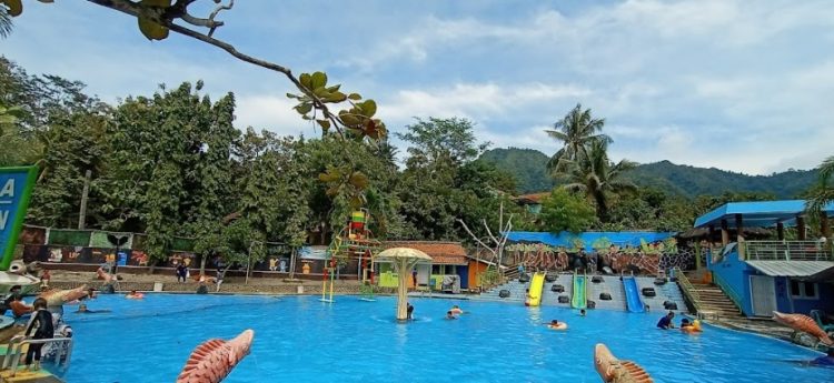 Water Boom Tirta Indah, 1. Jembar Waterpark, 2. Perkebunan Teh Cipasung, 3. Goa Lalay, 4. Curug Muara Jaya, 5. Curug Sawer, 6. Talaga Herang, 7. Wisata Paralayang Gunung Panten, 8. Taman Wisata Bukit Alam Hejo, 9. Curug Tonjong, 10. Curug Cipeuteuy, 11. Air terjun Cibali, 12. Agro Batu Luhur, 13. Taman Buana Marga Majalengka (Taman Dinosaurus), 14. Situ Sangiang dan Makam Sunan Parung, 15. Pendakian Gunung Ciremai, 16. Curug Sempong, 17. Curug Awul, 18. Situ Cipanten, 19. Curug Campaga, 20. Curug Cipeureus, 21. Curug Puntang, 22. Panorama Cikebo, 23. Panorama Lemah Putih, 24. Situ Cikuda, 25. Bukit Panyaweuyan Argapura, 26. Wisata Situ Cipadung Desa Pajajar, 27. Wisata Cadas Gantung, 28. Air Terjun Embun Pelangi, 29. Air Terjun Cilutung, 30. Situ Janawi, 31. Taman Nasional Sadarehe, 32. Museum Talaga Manggung, 33. Rumah Adat Panjalin, 34. Gunung Cakrabuana, 35. Telaga di Petilasan Prabu Siliwangi, 36. Curug Ciwanda, 37. Curug Situhiang, 38. Taman Wisata Linggarjati, 39. Air Terjun Baligo, 40. Telaga Nila, 41. Kolam Renang Balong Sang Raja, 42. Gunung Batu Tilu, 43. Bukit Mercury Sayang Kaak, 44. Bendungan Raksasa Rentang, 45. Terasering Sawah Nangklak, 46. Gunung Ciwaru, 47. Puncak Sawiyah, 48. Ciboer Pass, 49. Curug Kapak Kuda, 50. Water Boom Tirta Indah, 51. Water Boom Rajawali ( Surya ), 52. Water Boom Tohaga, 53. Taman Ikan Bunderan , 54. Situ Batu di Desa Malausma, 55. Durian Sinapeul