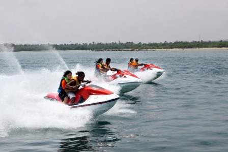 Water sport Pantai Tanjung Lesung, 1. Water sport , 2. Snorkeling dan Diving (menyelam) , 3. Menikmati indahnya sunset, 4. Kuliner , 5. Konservasi Terumbu Karang , 6. Memancing di Pantai Tanjung Lesung, 7. Menonton pertunjukan tarian api di Pantai Tanjung Lesung, 8. Sunrise Pantai Tanjung Lesung, 9. Jalan-jalan di Pinggir Pantai