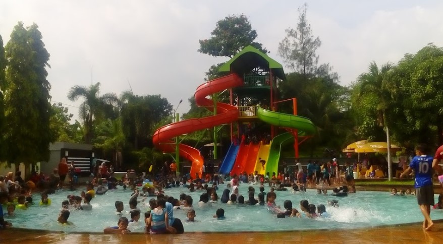 Waterboom Rajawali ( Surya ), 1. Jembar Waterpark, 2. Perkebunan Teh Cipasung, 3. Goa Lalay, 4. Curug Muara Jaya, 5. Curug Sawer, 6. Talaga Herang, 7. Wisata Paralayang Gunung Panten, 8. Taman Wisata Bukit Alam Hejo, 9. Curug Tonjong, 10. Curug Cipeuteuy, 11. Air terjun Cibali, 12. Agro Batu Luhur, 13. Taman Buana Marga Majalengka (Taman Dinosaurus), 14. Situ Sangiang dan Makam Sunan Parung, 15. Pendakian Gunung Ciremai, 16. Curug Sempong, 17. Curug Awul, 18. Situ Cipanten, 19. Curug Campaga, 20. Curug Cipeureus, 21. Curug Puntang, 22. Panorama Cikebo, 23. Panorama Lemah Putih, 24. Situ Cikuda, 25. Bukit Panyaweuyan Argapura, 26. Wisata Situ Cipadung Desa Pajajar, 27. Wisata Cadas Gantung, 28. Air Terjun Embun Pelangi, 29. Air Terjun Cilutung, 30. Situ Janawi, 31. Taman Nasional Sadarehe, 32. Museum Talaga Manggung, 33. Rumah Adat Panjalin, 34. Gunung Cakrabuana, 35. Telaga di Petilasan Prabu Siliwangi, 36. Curug Ciwanda, 37. Curug Situhiang, 38. Taman Wisata Linggarjati, 39. Air Terjun Baligo, 40. Telaga Nila, 41. Kolam Renang Balong Sang Raja, 42. Gunung Batu Tilu, 43. Bukit Mercury Sayang Kaak, 44. Bendungan Raksasa Rentang, 45. Terasering Sawah Nangklak, 46. Gunung Ciwaru, 47. Puncak Sawiyah, 48. Ciboer Pass, 49. Curug Kapak Kuda, 50. Water Boom Tirta Indah, 51. Water Boom Rajawali ( Surya ), 52. Water Boom Tohaga, 53. Taman Ikan Bunderan , 54. Situ Batu di Desa Malausma, 55. Durian Sinapeul