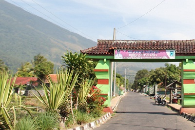 Wisata Hutan Desa Setianegara, 1. Objek Wisata Pemandian Cibulan Kuningan, 2. Taman Nasional Gunung Ciremai , 3. Tempat Wisata Sejarah Situs Purbakala Cipari Kuningan, 4. Tempat Wisata Alam Curug Sidomba Kuningan, 5. Objek Wisata Taman Wisata Alam Linggajati Kuningan, 6. Objek Wisata Waduk Darma Kuningan , 7. Sumur Tujuh Cibulan, 8. Objek Wisata Telaga Remis Kuningan, 9. Objek Wisata Kebun Raya Kuningan, 10. Open Space Gallery Kuningan, 11. Tempat Wisata Sejarah Gedung Perundingan Linggarjati, 12. Pemandian Air Panas Sangkanurip Alami Kuningan, 13. Objek Wisata Lembah Cilengkrang Kuningan, 14. Balong Cigugur Kuningan, 15. Palutungan Kuningan, 16. The Mountain Recreation Park Kuningan, 17. Tempat Wisata Alam Curug Bangkong Kuningan , 18. Objek Wisata Taman Salsabila Kuningan, 19. Situ Cicerem Kuningan (Telaga Biru Cicerem), 20. Gunung Ciremai, 21. Desa Sitonjul Kuningan, 22. Telaga Nilem Kuningan, 23. Kolam Renang Sanggariang Kuningan, 24. Pemandian Air Panas Subang Kuningan, 25. Taman Cisantana, 26. Pusat Oleh-Oleh Kuningan, 27. Wisata Hutan Desa Setianegara, 28. Curug Ceret Kuningan, 29. Gua Maria Rahmat Sawer Cigugur, 30. Balong Keramat Darmaloka, 31. Bumi Perkemahan Ipukan Cisantana Kuningan , 32. Wisata Bukit Panembongan Kuningan, 33. Curug Gongseng, 34. Curug Nyandung Kuningan, 35. Pemandangan Indah Sukageuri Kuningan, 36. Curug Payung Kuningan, 37. Objek Wisata Alami Curug Ciputri Kuningan, 38. Kolam Terapi Ikan Cigugur Kuningan, 39. Paseban Tri Panca Tunggal, 40. Objek Wisata Hutan Kota Mayasih Kuningan, 41. Objek Wisata Hutan Kota Bungkirit Kuningan, 42. Objek Wisata Taman Kota Kuningan, 43. Objek Wisata Taman Cirendang Kuningan, 44. Objek Wisata Telaga Nilam Kuningan, 45. Objek Wisata Balong Dalem Jalaksana Kuningan, 46. Sangkan Resort Aqua Park