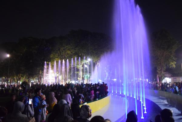 Alun-alun Lumajang via Lumajangkab, 1. Pemandian Alam Selokambang, 2. Liburan ke Pantai Bambang Lumajang, 3. Wisata Sejara ke Candi Mandara Giri Lumajang, 4. Tempat Wisata Alam Goa Tetes Lumajang, 5. Liburan Seru ke Gunung Semeru Lumajang, 6. Kawasan Wonorejo Terpadu (KWT) Lumajang, 7. Liburan Seru ke Pantai Watu Godeg Lumajang, 8. Tempat Wisata Alam Danau Ranu Kumbolo Lumajang, 9. Tempat Wisata Pantai Dampar Lumajang, 10. Berwisata ke Pantai Watu Pecak Lumajang, 11. Tempat Liburan Keluarga Pantai Tlepuk Lumajang, 12. Tempat Wisata Seru Gunung Lemongan Lumajang, 13. Wisata Air Terjun Manggisan Lumajang, 14. Puncak B-29, 15. Wisata Kebun Teh Kertowono Gucialit Lumajang, 16. Wisata Sejarah Situs Biting, 17. Tubing Adventure Kali Betoto, 18. Air Terjun Coban Sewu, 19. Ranu Regulo, 20. Ranu Pane, 21. Ranu Bedali, 22. Ranu Pakis, 23. Danau Klakah, 24. Wisata Air Terjun Coban Pawon Lumajang, 25. Wisata Hutan Bambu Lumajang, 26. Air Terjun Kapas Biru, 27. Ranu Lading, 28. Kolam Renang Veteran, 29. Agrowisata Lumajang, 30. Objek Wisata Goa Bima di Lumajang, 31. Wisata Air Terjun Watu Lapis Lumajang, 32. Wisata Pantai Wotgalih Lumajang, 33. Agrowisata Bunga Lumajang, 34. Museum Daerah Lumajang, 35. Gunung Sawur, 36. Gunung Wayang, 37. Coban Sriti (Antrukan Wolu), 38. Coban Kabut Pelangi, 39. Wisata Bukit Cinta Mahameru, 40. Oro Oro Ombo, 41. Air Terjun Gucialit (Semingkir), 42. Tempat Wisata Air Terjun Carang Kuning, 43. Air Terjun Antrukan Trap Seribu, 44. Air Terjun Kedung Kuwung, 45. Tirtosari View, 46. Air Terjun Antrukan Menjangan, 47. Air Terjun Antrukan Jago Lumajang, 48. Kebun Kertonowo, 49. Hutan Pinus Penanggal, 50. Grati Park, 51. Puncak Gunung Wayang, 52. Alun-alun Lumajang