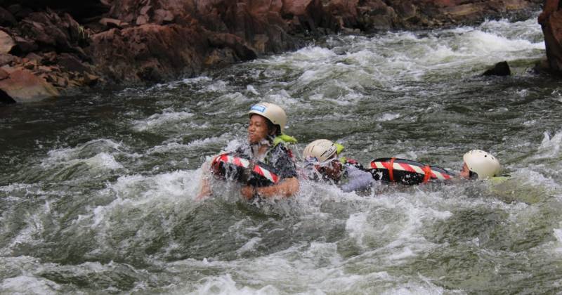 Arung Jeram Sungai Kambang via Klikkalsel, 1. Pasar Terapung Muara Kuin Banjarmasin, 2. Pulau Kembang, 3. Wisata Religi ke Masjid Sultan Suriansyah, 4. Masjid Sabilal Muhtadin, 5. Taman Siring Sungai Martapura, 6. Taman Maskot, 7. Museum Wasaka, 8. Rafting Bambu di Sungai Amandit, 9. Jembatan Barito, 10. Pusat Kuliner Tepian Sungai Martapura, 11. Tempat Wisata Pantai Jodoh Banjarmasin, 12. Wisata ke Air Terjun Bajuin , 13. Menara Pandang Banjarmasin, 14. Wisata Susur Sungai Naik Kelotok, 15. Wisata Pulau Bakut Banjarmasin, 16. Soto Banjar Bang Amat, 17. Lontong Orari, 18. Kampung Sasirangan khas Banjar, 19. Pasar Terapung Lok Baintan, 20. Pasar Terapung Siring Sungai Martapura, 21. Taman Satwa Banjarmasin, 22. Tempat Wisata Bukit Langgara, 23. Tempat Wisata Bukit Rimpi Pelaihari, 24. Tempat Wisata Pulau Samber Gelap, 25. Hutan Pinus Mentaos, 26. Trans Studio Mini, 27. Pulau Kaget Asylum Margasatwa, 28. Wisata Danau Seran, 29. Taman Van Der Pijl, 30. Waterboom Banua Anyar, 31. Waterboom Pesona Modern, 32. Arung Jeram Sungai Kambang, 33. Taman Labirin Pelaihari