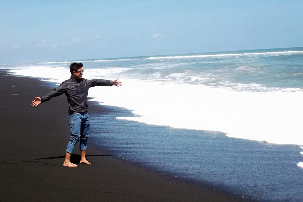1. Pemandian Alam Selokambang, 2. Liburan ke Pantai Bambang Lumajang, 3. Wisata Sejara ke Candi Mandara Giri Lumajang, 4. Tempat Wisata Alam Goa Tetes Lumajang, 5. Liburan Seru ke Gunung Semeru Lumajang, 6. Kawasan Wonorejo Terpadu (KWT) Lumajang, 7. Liburan Seru ke Pantai Watu Godeg Lumajang, 8. Tempat Wisata Alam Danau Ranu Kumbolo Lumajang, 9. Tempat Wisata Pantai Dampar Lumajang, 10. Berwisata ke Pantai Watu Pecak Lumajang, 11. Tempat Liburan Keluarga Pantai Tlepuk Lumajang, 12. Tempat Wisata Seru Gunung Lemongan Lumajang, 13. Wisata Air Terjun Manggisan Lumajang, 14. Puncak B-29, 15. Wisata Kebun Teh Kertowono Gucialit Lumajang, 16. Wisata Sejarah Situs Biting, 17. Tubing Adventure Kali Betoto, 18. Air Terjun Coban Sewu, 19. Ranu Regulo, 20. Ranu Pane, 21. Ranu Bedali, 22. Ranu Pakis, 23. Danau Klakah, 24. Wisata Air Terjun Coban Pawon Lumajang, 25. Wisata Hutan Bambu Lumajang, 26. Air Terjun Kapas Biru, 27. Ranu Lading, 28. Kolam Renang Veteran, 29. Agrowisata Lumajang, 30. Objek Wisata Goa Bima di Lumajang, 31. Wisata Air Terjun Watu Lapis Lumajang, 32. Wisata Pantai Wotgalih Lumajang, 33. Agrowisata Bunga Lumajang, 34. Museum Daerah Lumajang, 35. Gunung Sawur, 36. Gunung Wayang, 37. Coban Sriti (Antrukan Wolu), 38. Coban Kabut Pelangi, 39. Wisata Bukit Cinta Mahameru, 40. Oro Oro Ombo, 41. Air Terjun Gucialit (Semingkir), 42. Tempat Wisata Air Terjun Carang Kuning, 43. Air Terjun Antrukan Trap Seribu, 44. Air Terjun Kedung Kuwung, 45. Tirtosari View, 46. Air Terjun Antrukan Menjangan, 47. Air Terjun Antrukan Jago Lumajang, 48. Kebun Kertonowo, 49. Hutan Pinus Penanggal, 50. Grati Park, 51. Puncak Gunung Wayang, 52. Alun-alun Lumajang