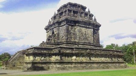 Candi Mendut, 1. Candi Borobudur, 2. Rafting di Sungai Progo Atas, 3. Alun-alun Kota Magelang, 4. Air Terjun Kedung Kayang, 5. Taman Kyai Langgeng, 6. Ketep Pass, 7. Air Terjun Sekar Langit, 8. Rumah Kamera, 9. Candi Mendut, 10. Candi Pawon, 11. Gunung Andong, 12. Candi Selogriyo, 13. Gunung Tidar, 14. Curug Grenjengan Kembar, 15. Punthuk Setumbu, 16. Trekking Gunung Merbabu, 17. Curug Silawe, 18. Pemandian Air Hangat Candi Umbul, 19. Taman Badaan, 20. Museum Sudirman, 21. Pinusan Kragilan Magelang, 22. Candi Canggal, 23. Candi Ngawen, 24. Candi Lumbung, 25. Pemandian Kali Bening, 26. Air Terjun Kedung Kayangan, 27. Gardu Pandang Babadan, 28. Arung Jeram Kali Elo, 29. Telaga Bleder, 30. Gardu Pandang Bukit Barede, 31. Gardu Pandang Dlimas, 32. Gardu Pandang Mangli, 33. Sukmojoyo Hill, 34. Hutan Pinus Grenden, 35. Gereja Ayam di Dusun Gombong, 36. Punthuk Setumbu, 37. Kedung Sembrani, 38. Gunung Telomoyo, 39. Silancur Highland, 40. Bukit Grenden, 41. Curug Sigetik, 42. Puntuk Mangir Gunung Payung, 43. Bukit Rhema, 44. Hutan Pinus Wisata Mangli, 45. Jurang Jero, 46. OHD Museum, 47. Gunung Giyanti, 48. Curug Watu Ploso, 49. Klenteng Liong Hok Bio, 50. Curug Gleyor, 51. Punthuk Mongkrong, 52. Bukit Sleker, 53. Curug Lawang Kori, 54. Bukit kertojoyo, 55. Taman Ramadanu, 56. Puncak Seoloyo, 57. Taman Wisata Kopeng, 58. Bukit Gancik Selo Boyolali, 59. Gunung Sumbing, 60. Punthuk Kendil, 61. Bukit Harapan Cuntel, 62. Kebun Durian Candimulyo, 63. Jembatan Gantung Mangunsuko, 64. Air Terjun Goa Slandak, 65. Air Terjun Sumuran, 67. Museum Kapal Samudraraksa, 68. Karesidenan Kedu, 69. New Selo, 70. Taman Dewari, 71. Desa Wisata Candirejo, 72. Svargabumi Borobudur, 73. Awang-awang Telomoyo, 74. Ladon Little Island, 75. Candi Retno, 76. Wisata Petik Salak Gapoktan Ngudi Luhur, 77. Pesona Cempurung, 78. Gardu Pandang Cepogo, 79. Taman Garempong Bringin Kulon, 80. Sendang Mudal, 81. Curug Dlimas, 82. Museum Diponegoro, 83. Curug Sikencling, 84. Sendang Maren, 85. Citraelo Rafting, 86. Desa Wisata Ngawen, 87. Wisata Kulon Ndeso, 88. Taman Bunga Matahari, 89. Taman Hanya Untukmu, 90. Junkyard Autopark & Cafe, 91. Balkondes Ngadiharjo, 92. Banyuroto, 93. Bukit Dagi, 94. Jembatan Gantung Srowol, 95. Candi Asu, 96. Persawahan Permitan, 97. Bakorwil II Magelang, 98. Kebun Bibit Senopati