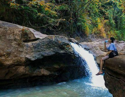 Curug Cibayawak Desa Jembarwangi Tomo Sumedang, 1. Kampung Toga, 2. Curug Cigorobog, 3. Agrowisata Kampung Nangorak, 4. Curug Sabuk, 5. Wisata Alam Pangjugjugan, 6. Sumber Air Panas Sekarwangi, 7. Perkebunan Teh Margawindu, 8.  Wisata Kuliner Soto Bongko Khas Sumedang, 9. Mendaki Gunung Tampomas Sumedang, 10. Liburan ke Curug Ciputrawangi Sumedang, 11. Objek Wisata Situ Cilembang di Sumedang, 12. Gunung Kunci – Tempat Wisata Sejarah di Sumedang , 13. River Tubing, 14. Museum Prabu Geusan Ulun, 15. Curug Cinulang, 16. Wisata Air Gajah Depa, 17. Mata Air Sirah Cipelang, 18. Pemandian Air Panas Cileungsing, 19. Wisata ke Curug Cipongkor Sumedang, 20. Wisata Paralayang di Batu Dua Gunung Lingga, 21. Wisata Situs Prabu Tajimalela Gunung Lingga, 22. Cipanteneun, 23. Mata Air Cikandung Sumedang, 24. Puncak Gunung Batu Sumedang, 25. Wisata Waduk Jatigede Sumedang, 26. Wisata Taman Buru Masigit Kareumbi, 27. Wisata Saung Cibingbin Sumedang, 28. Curug Cibayawak Desa Jembarwangi Tomo, 29. Puncak Damar Baros Jatigede Sumedang, 30. Jembatan Cincin Cikuda Jatinangor Sumedang, 31. Eco Green Park Kampung Karuhun, 32. Sensasi Arung Jeram Pangcalikan, 33. Wisata ke Gunung Kerenceng Sumedang, 34. Makam Cut Nyak Dien, 35. Akhiri Petualangan Kalian di Sumedang dengan Memborong Tahu Sumedang untuk Oleh-oleh