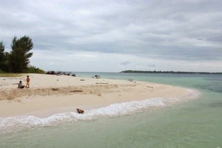 Kepulauan Kangean Madura Nan Eksotis, 1. Pantai Slopeng Madura, 2. Pantai Siring Kemuning, 3. Air Terjun Toroan , 4. Pantai Sambilangan , 5. Vihara Avalokitesvara, 6. Gili Labak Madura, 7. Pantai Lombang, 8. Wisata Taman Tectona, 9. Masjid Agung Sumenep, 10. Museum Keraton Sumenep, 11. Pantai Rongkang, 12. Boekit Tinggi Daramista, 13. Kepulauan Kangean , 14. Hutan Bawah Laut kep Kangean, 15. Mercusuar Bangkalan, 16. Jembatan Suramadu, 17. Wisata Budaya Karapan Sapi, 18. Wisata Bukit Jaddhih, 19. Pantai Rindu, 20. Gua Blaban, 21. Api Tak Kunjung Padam, 22. Wisata Bukit Kehi, 23. Pantai Jumiang, 24. Monumen Sampang, 25. Tirta Sumekar Indah , 26. Pantai Camplong, 27. Pantai Batu Kerbuy, 28. Pantai Ponjuk Timur Talango, 29. Bukit Geger Bangkalan, 30. Bukit Pelalangan Arosbaya, 31. Air Terjun Batu Raja Manitan, 32. Bukit Cinta Pamekasan, 33. Puncak Ratu Pamekasan, 34. Bukit Lampion Beramah, 35. Wisata Alam Bukit Brukoh, 36. Pantai Nepa, 37. Wisata Kota Tua Kalianget, 38. Air terjun Kokop, 39. Sentra Batik Madura