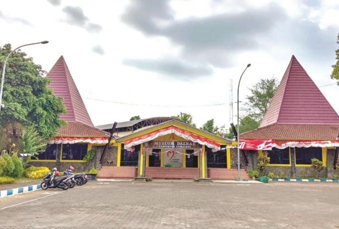 Museum Daerah Lumajang via Jawapos, 1. Pemandian Alam Selokambang, 2. Liburan ke Pantai Bambang Lumajang, 3. Wisata Sejara ke Candi Mandara Giri Lumajang, 4. Tempat Wisata Alam Goa Tetes Lumajang, 5. Liburan Seru ke Gunung Semeru Lumajang, 6. Kawasan Wonorejo Terpadu (KWT) Lumajang, 7. Liburan Seru ke Pantai Watu Godeg Lumajang, 8. Tempat Wisata Alam Danau Ranu Kumbolo Lumajang, 9. Tempat Wisata Pantai Dampar Lumajang, 10. Berwisata ke Pantai Watu Pecak Lumajang, 11. Tempat Liburan Keluarga Pantai Tlepuk Lumajang, 12. Tempat Wisata Seru Gunung Lemongan Lumajang, 13. Wisata Air Terjun Manggisan Lumajang, 14. Puncak B-29, 15. Wisata Kebun Teh Kertowono Gucialit Lumajang, 16. Wisata Sejarah Situs Biting, 17. Tubing Adventure Kali Betoto, 18. Air Terjun Coban Sewu, 19. Ranu Regulo, 20. Ranu Pane, 21. Ranu Bedali, 22. Ranu Pakis, 23. Danau Klakah, 24. Wisata Air Terjun Coban Pawon Lumajang, 25. Wisata Hutan Bambu Lumajang, 26. Air Terjun Kapas Biru, 27. Ranu Lading, 28. Kolam Renang Veteran, 29. Agrowisata Lumajang, 30. Objek Wisata Goa Bima di Lumajang, 31. Wisata Air Terjun Watu Lapis Lumajang, 32. Wisata Pantai Wotgalih Lumajang, 33. Agrowisata Bunga Lumajang, 34. Museum Daerah Lumajang, 35. Gunung Sawur, 36. Gunung Wayang, 37. Coban Sriti (Antrukan Wolu), 38. Coban Kabut Pelangi, 39. Wisata Bukit Cinta Mahameru, 40. Oro Oro Ombo, 41. Air Terjun Gucialit (Semingkir), 42. Tempat Wisata Air Terjun Carang Kuning, 43. Air Terjun Antrukan Trap Seribu, 44. Air Terjun Kedung Kuwung, 45. Tirtosari View, 46. Air Terjun Antrukan Menjangan, 47. Air Terjun Antrukan Jago Lumajang, 48. Kebun Kertonowo, 49. Hutan Pinus Penanggal, 50. Grati Park, 51. Puncak Gunung Wayang, 52. Alun-alun Lumajang