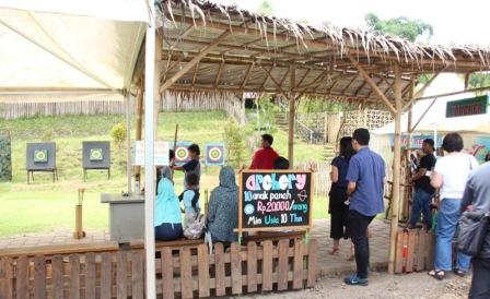 Permainan Memanah Dusun Bambu, 1. Cafe Burangrang, 2. Lutung Kasarung, 3. Pasar Khatulistiwa, 4. Saung/Gazebo Purbasari Dusun Bambu, 5. Playground Dusun Bambu, 6. Villa Kampung Layung di Dusun Bambu, 7. Camping Ground, 8. Permainan Memanah Dusun Bambu, 9. Airsoft gun Dusun Bambu Lembang, 10. Melempar pisau Dusun Bambu Lembang, 11. Rabbit Wonderland, 12. Paket Track Sepeda Dusun Bambu Lembang, 13. Gokart Dusun Bambu Lembang, 14. Hiking di dusun bambu