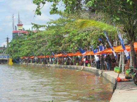 Pusat Kuliner Tepian Sungai Martapura, 1. Pasar Terapung Muara Kuin Banjarmasin, 2. Pulau Kembang, 3. Wisata Religi ke Masjid Sultan Suriansyah, 4. Masjid Sabilal Muhtadin, 5. Taman Siring Sungai Martapura, 6. Taman Maskot, 7. Museum Wasaka, 8. Rafting Bambu di Sungai Amandit, 9. Jembatan Barito, 10. Pusat Kuliner Tepian Sungai Martapura, 11. Tempat Wisata Pantai Jodoh Banjarmasin, 12. Wisata ke Air Terjun Bajuin , 13. Menara Pandang Banjarmasin, 14. Wisata Susur Sungai Naik Kelotok, 15. Wisata Pulau Bakut Banjarmasin, 16. Soto Banjar Bang Amat, 17. Lontong Orari, 18. Kampung Sasirangan khas Banjar, 19. Pasar Terapung Lok Baintan, 20. Pasar Terapung Siring Sungai Martapura, 21. Taman Satwa Banjarmasin, 22. Tempat Wisata Bukit Langgara, 23. Tempat Wisata Bukit Rimpi Pelaihari, 24. Tempat Wisata Pulau Samber Gelap, 25. Hutan Pinus Mentaos, 26. Trans Studio Mini, 27. Pulau Kaget Asylum Margasatwa, 28. Wisata Danau Seran, 29. Taman Van Der Pijl, 30. Waterboom Banua Anyar, 31. Waterboom Pesona Modern, 32. Arung Jeram Sungai Kambang, 33. Taman Labirin Pelaihari