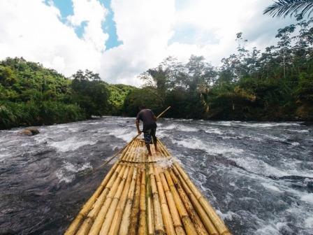 Rafting Bambu di Sungai Amandit, 1. Pasar Terapung Muara Kuin Banjarmasin, 2. Pulau Kembang, 3. Wisata Religi ke Masjid Sultan Suriansyah, 4. Masjid Sabilal Muhtadin, 5. Taman Siring Sungai Martapura, 6. Taman Maskot, 7. Museum Wasaka, 8. Rafting Bambu di Sungai Amandit, 9. Jembatan Barito, 10. Pusat Kuliner Tepian Sungai Martapura, 11. Tempat Wisata Pantai Jodoh Banjarmasin, 12. Wisata ke Air Terjun Bajuin , 13. Menara Pandang Banjarmasin, 14. Wisata Susur Sungai Naik Kelotok, 15. Wisata Pulau Bakut Banjarmasin, 16. Soto Banjar Bang Amat, 17. Lontong Orari, 18. Kampung Sasirangan khas Banjar, 19. Pasar Terapung Lok Baintan, 20. Pasar Terapung Siring Sungai Martapura, 21. Taman Satwa Banjarmasin, 22. Tempat Wisata Bukit Langgara, 23. Tempat Wisata Bukit Rimpi Pelaihari, 24. Tempat Wisata Pulau Samber Gelap, 25. Hutan Pinus Mentaos, 26. Trans Studio Mini, 27. Pulau Kaget Asylum Margasatwa, 28. Wisata Danau Seran, 29. Taman Van Der Pijl, 30. Waterboom Banua Anyar, 31. Waterboom Pesona Modern, 32. Arung Jeram Sungai Kambang, 33. Taman Labirin Pelaihari