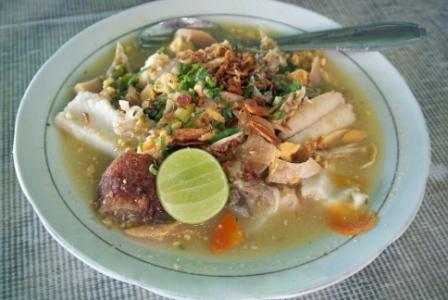 Soto Banjar Bang Amat, 1. Pasar Terapung Muara Kuin Banjarmasin, 2. Pulau Kembang, 3. Wisata Religi ke Masjid Sultan Suriansyah, 4. Masjid Sabilal Muhtadin, 5. Taman Siring Sungai Martapura, 6. Taman Maskot, 7. Museum Wasaka, 8. Rafting Bambu di Sungai Amandit, 9. Jembatan Barito, 10. Pusat Kuliner Tepian Sungai Martapura, 11. Tempat Wisata Pantai Jodoh Banjarmasin, 12. Wisata ke Air Terjun Bajuin , 13. Menara Pandang Banjarmasin, 14. Wisata Susur Sungai Naik Kelotok, 15. Wisata Pulau Bakut Banjarmasin, 16. Soto Banjar Bang Amat, 17. Lontong Orari, 18. Kampung Sasirangan khas Banjar, 19. Pasar Terapung Lok Baintan, 20. Pasar Terapung Siring Sungai Martapura, 21. Taman Satwa Banjarmasin, 22. Tempat Wisata Bukit Langgara, 23. Tempat Wisata Bukit Rimpi Pelaihari, 24. Tempat Wisata Pulau Samber Gelap, 25. Hutan Pinus Mentaos, 26. Trans Studio Mini, 27. Pulau Kaget Asylum Margasatwa, 28. Wisata Danau Seran, 29. Taman Van Der Pijl, 30. Waterboom Banua Anyar, 31. Waterboom Pesona Modern, 32. Arung Jeram Sungai Kambang, 33. Taman Labirin Pelaihari