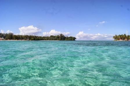 Tempat Wisata Pulau Samber Gelap, 1. Pasar Terapung Muara Kuin Banjarmasin, 2. Pulau Kembang, 3. Wisata Religi ke Masjid Sultan Suriansyah, 4. Masjid Sabilal Muhtadin, 5. Taman Siring Sungai Martapura, 6. Taman Maskot, 7. Museum Wasaka, 8. Rafting Bambu di Sungai Amandit, 9. Jembatan Barito, 10. Pusat Kuliner Tepian Sungai Martapura, 11. Tempat Wisata Pantai Jodoh Banjarmasin, 12. Wisata ke Air Terjun Bajuin , 13. Menara Pandang Banjarmasin, 14. Wisata Susur Sungai Naik Kelotok, 15. Wisata Pulau Bakut Banjarmasin, 16. Soto Banjar Bang Amat, 17. Lontong Orari, 18. Kampung Sasirangan khas Banjar, 19. Pasar Terapung Lok Baintan, 20. Pasar Terapung Siring Sungai Martapura, 21. Taman Satwa Banjarmasin, 22. Tempat Wisata Bukit Langgara, 23. Tempat Wisata Bukit Rimpi Pelaihari, 24. Tempat Wisata Pulau Samber Gelap, 25. Hutan Pinus Mentaos, 26. Trans Studio Mini, 27. Pulau Kaget Asylum Margasatwa, 28. Wisata Danau Seran, 29. Taman Van Der Pijl, 30. Waterboom Banua Anyar, 31. Waterboom Pesona Modern, 32. Arung Jeram Sungai Kambang, 33. Taman Labirin Pelaihari