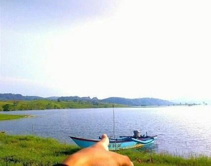 Tempat Wisata Waduk Jatigede Sumedang, 1. Kampung Toga, 2. Curug Cigorobog, 3. Agrowisata Kampung Nangorak, 4. Curug Sabuk, 5. Wisata Alam Pangjugjugan, 6. Sumber Air Panas Sekarwangi, 7. Perkebunan Teh Margawindu, 8.  Wisata Kuliner Soto Bongko Khas Sumedang, 9. Mendaki Gunung Tampomas Sumedang, 10. Liburan ke Curug Ciputrawangi Sumedang, 11. Objek Wisata Situ Cilembang di Sumedang, 12. Gunung Kunci – Tempat Wisata Sejarah di Sumedang , 13. River Tubing, 14. Museum Prabu Geusan Ulun, 15. Curug Cinulang, 16. Wisata Air Gajah Depa, 17. Mata Air Sirah Cipelang, 18. Pemandian Air Panas Cileungsing, 19. Wisata ke Curug Cipongkor Sumedang, 20. Wisata Paralayang di Batu Dua Gunung Lingga, 21. Wisata Situs Prabu Tajimalela Gunung Lingga, 22. Cipanteneun, 23. Mata Air Cikandung Sumedang, 24. Puncak Gunung Batu Sumedang, 25. Wisata Waduk Jatigede Sumedang, 26. Wisata Taman Buru Masigit Kareumbi, 27. Wisata Saung Cibingbin Sumedang, 28. Curug Cibayawak Desa Jembarwangi Tomo, 29. Puncak Damar Baros Jatigede Sumedang, 30. Jembatan Cincin Cikuda Jatinangor Sumedang, 31. Eco Green Park Kampung Karuhun, 32. Sensasi Arung Jeram Pangcalikan, 33. Wisata ke Gunung Kerenceng Sumedang, 34. Makam Cut Nyak Dien, 35. Akhiri Petualangan Kalian di Sumedang dengan Memborong Tahu Sumedang untuk Oleh-oleh
