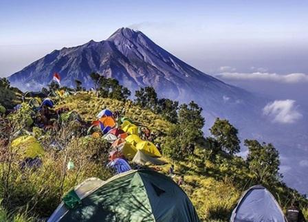 Trekking Gunung Merbabu, 1. Candi Borobudur, 2. Rafting di Sungai Progo Atas, 3. Alun-alun Kota Magelang, 4. Air Terjun Kedung Kayang, 5. Taman Kyai Langgeng, 6. Ketep Pass, 7. Air Terjun Sekar Langit, 8. Rumah Kamera, 9. Candi Mendut, 10. Candi Pawon, 11. Gunung Andong, 12. Candi Selogriyo, 13. Gunung Tidar, 14. Curug Grenjengan Kembar, 15. Punthuk Setumbu, 16. Trekking Gunung Merbabu, 17. Curug Silawe, 18. Pemandian Air Hangat Candi Umbul, 19. Taman Badaan, 20. Museum Sudirman, 21. Pinusan Kragilan Magelang, 22. Candi Canggal, 23. Candi Ngawen, 24. Candi Lumbung, 25. Pemandian Kali Bening, 26. Air Terjun Kedung Kayangan, 27. Gardu Pandang Babadan, 28. Arung Jeram Kali Elo, 29. Telaga Bleder, 30. Gardu Pandang Bukit Barede, 31. Gardu Pandang Dlimas, 32. Gardu Pandang Mangli, 33. Sukmojoyo Hill, 34. Hutan Pinus Grenden, 35. Gereja Ayam di Dusun Gombong, 36. Punthuk Setumbu, 37. Kedung Sembrani, 38. Gunung Telomoyo, 39. Silancur Highland, 40. Bukit Grenden, 41. Curug Sigetik, 42. Puntuk Mangir Gunung Payung, 43. Bukit Rhema, 44. Hutan Pinus Wisata Mangli, 45. Jurang Jero, 46. OHD Museum, 47. Gunung Giyanti, 48. Curug Watu Ploso, 49. Klenteng Liong Hok Bio, 50. Curug Gleyor, 51. Punthuk Mongkrong, 52. Bukit Sleker, 53. Curug Lawang Kori, 54. Bukit kertojoyo, 55. Taman Ramadanu, 56. Puncak Seoloyo, 57. Taman Wisata Kopeng, 58. Bukit Gancik Selo Boyolali, 59. Gunung Sumbing, 60. Punthuk Kendil, 61. Bukit Harapan Cuntel, 62. Kebun Durian Candimulyo, 63. Jembatan Gantung Mangunsuko, 64. Air Terjun Goa Slandak, 65. Air Terjun Sumuran, 67. Museum Kapal Samudraraksa, 68. Karesidenan Kedu, 69. New Selo, 70. Taman Dewari, 71. Desa Wisata Candirejo, 72. Svargabumi Borobudur, 73. Awang-awang Telomoyo, 74. Ladon Little Island, 75. Candi Retno, 76. Wisata Petik Salak Gapoktan Ngudi Luhur, 77. Pesona Cempurung, 78. Gardu Pandang Cepogo, 79. Taman Garempong Bringin Kulon, 80. Sendang Mudal, 81. Curug Dlimas, 82. Museum Diponegoro, 83. Curug Sikencling, 84. Sendang Maren, 85. Citraelo Rafting, 86. Desa Wisata Ngawen, 87. Wisata Kulon Ndeso, 88. Taman Bunga Matahari, 89. Taman Hanya Untukmu, 90. Junkyard Autopark & Cafe, 91. Balkondes Ngadiharjo, 92. Banyuroto, 93. Bukit Dagi, 94. Jembatan Gantung Srowol, 95. Candi Asu, 96. Persawahan Permitan, 97. Bakorwil II Magelang, 98. Kebun Bibit Senopati