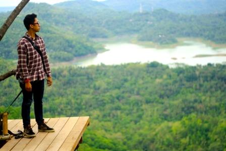 Wisata Alam Kalibiru Kulonprogo, Desa dan Hutan Wisata Kalibiru Jogja, Lokasi Objek Wisata Alam Kalibiru Jogja, Rute Menuju Wisata Alam Kalibiru Jogja, Harga Tiket Masuk Kalibiru Jogja, Fasilitas Objek Wisata Alam Kalibiru Jogja, Kuliner Lezat di Objek Wisata Kalibiru Jogja, Foto Aktivitas Seru di Kalibiru Jogja, Akomodasi di Sekitar Kalibiru Jogja, Hubungi Pengelola
