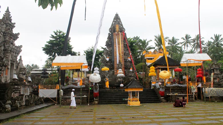 1. Pemandian Alam Selokambang, 2. Liburan ke Pantai Bambang Lumajang, 3. Wisata Sejara ke Candi Mandara Giri Lumajang, 4. Tempat Wisata Alam Goa Tetes Lumajang, 5. Liburan Seru ke Gunung Semeru Lumajang, 6. Kawasan Wonorejo Terpadu (KWT) Lumajang, 7. Liburan Seru ke Pantai Watu Godeg Lumajang, 8. Tempat Wisata Alam Danau Ranu Kumbolo Lumajang, 9. Tempat Wisata Pantai Dampar Lumajang, 10. Berwisata ke Pantai Watu Pecak Lumajang, 11. Tempat Liburan Keluarga Pantai Tlepuk Lumajang, 12. Tempat Wisata Seru Gunung Lemongan Lumajang, 13. Wisata Air Terjun Manggisan Lumajang, 14. Puncak B-29, 15. Wisata Kebun Teh Kertowono Gucialit Lumajang, 16. Wisata Sejarah Situs Biting, 17. Tubing Adventure Kali Betoto, 18. Air Terjun Coban Sewu, 19. Ranu Regulo, 20. Ranu Pane, 21. Ranu Bedali, 22. Ranu Pakis, 23. Danau Klakah, 24. Wisata Air Terjun Coban Pawon Lumajang, 25. Wisata Hutan Bambu Lumajang, 26. Air Terjun Kapas Biru, 27. Ranu Lading, 28. Kolam Renang Veteran, 29. Agrowisata Lumajang, 30. Objek Wisata Goa Bima di Lumajang, 31. Wisata Air Terjun Watu Lapis Lumajang, 32. Wisata Pantai Wotgalih Lumajang, 33. Agrowisata Bunga Lumajang, 34. Museum Daerah Lumajang, 35. Gunung Sawur, 36. Gunung Wayang, 37. Coban Sriti (Antrukan Wolu), 38. Coban Kabut Pelangi, 39. Wisata Bukit Cinta Mahameru, 40. Oro Oro Ombo, 41. Air Terjun Gucialit (Semingkir), 42. Tempat Wisata Air Terjun Carang Kuning, 43. Air Terjun Antrukan Trap Seribu, 44. Air Terjun Kedung Kuwung, 45. Tirtosari View, 46. Air Terjun Antrukan Menjangan, 47. Air Terjun Antrukan Jago Lumajang, 48. Kebun Kertonowo, 49. Hutan Pinus Penanggal, 50. Grati Park, 51. Puncak Gunung Wayang, 52. Alun-alun Lumajang
